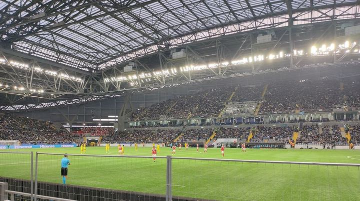 贡萨洛·拉莫斯与未婚妻玛格丽达在法鲁完婚（封面配图）